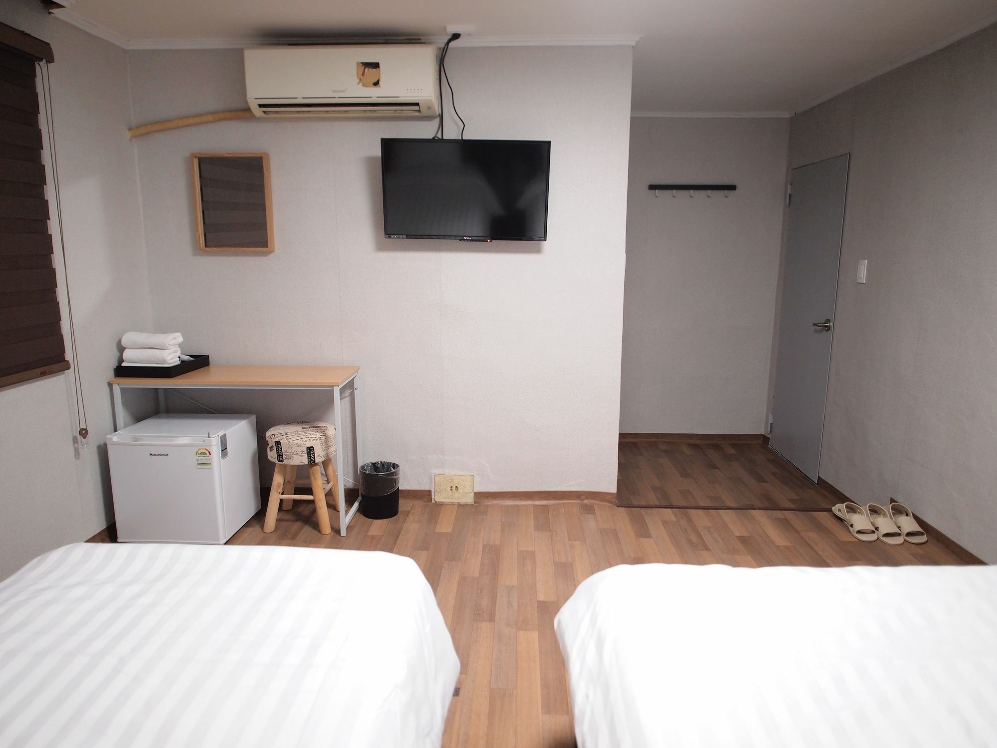 Hostel Gaon Sinchon Seoul Exterior photo